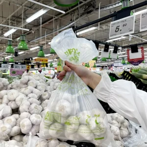 Environmentally Friendly Compostable Produce Bags Biodegradable Fruit & Vegetable Packaging Customizable Rolls