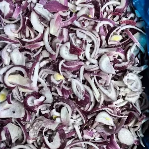 Quick frozen Peeled Whole Onion Slices Vegetable Raw Materials No Cutting Washing 10kg From China